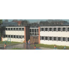 Schulgebäude zweistöckig (rote Fensterrahmen)H0